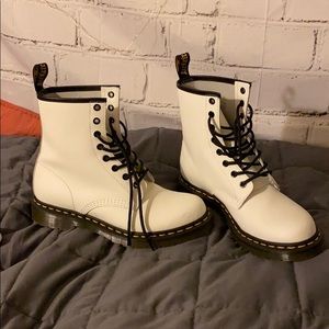 White dr martens size 41
